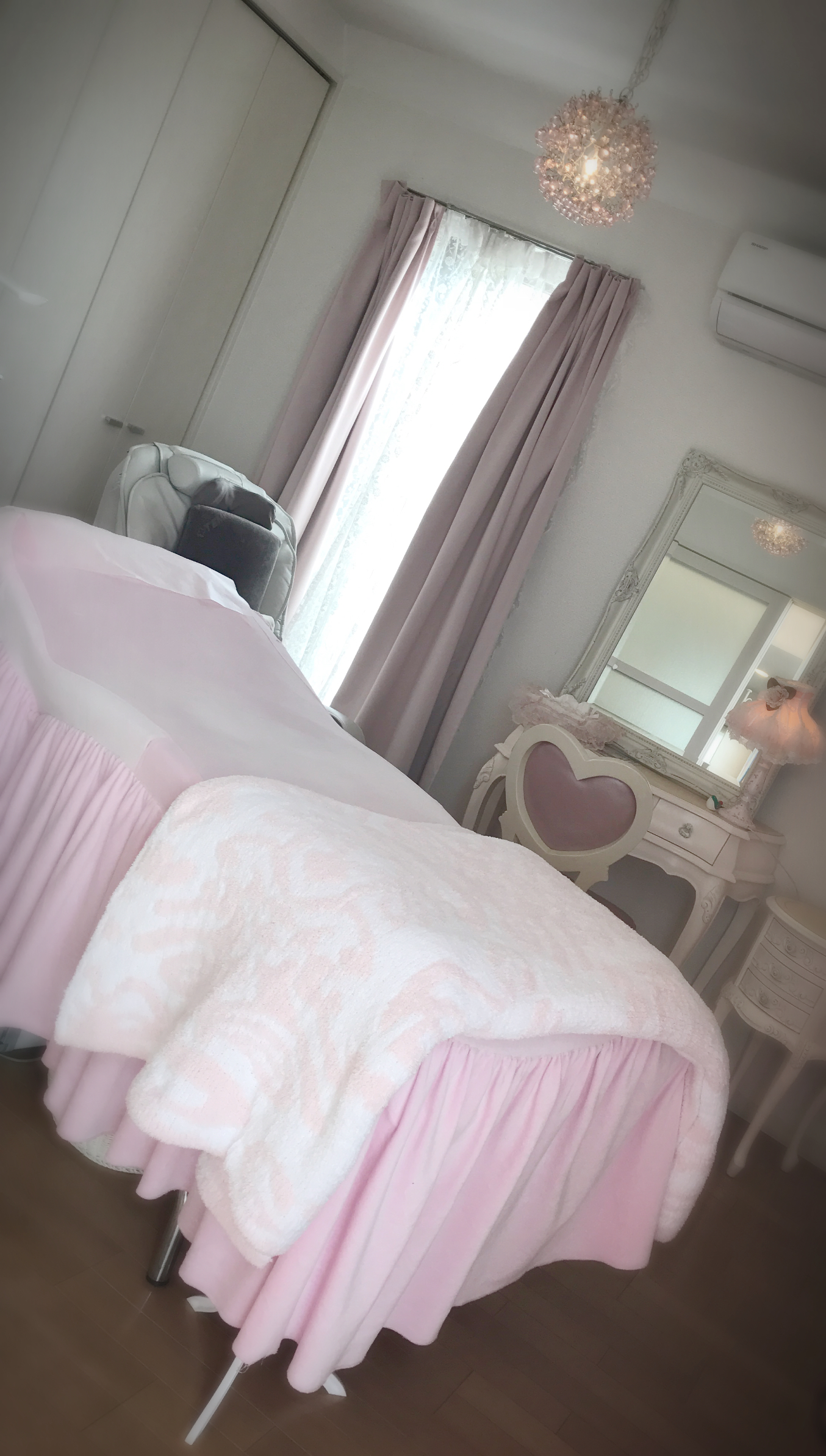 南森町Emiiのハートの椅子